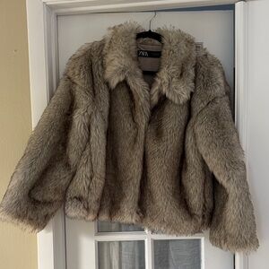 Zara Plush Faux Fur Jacket in Taupe